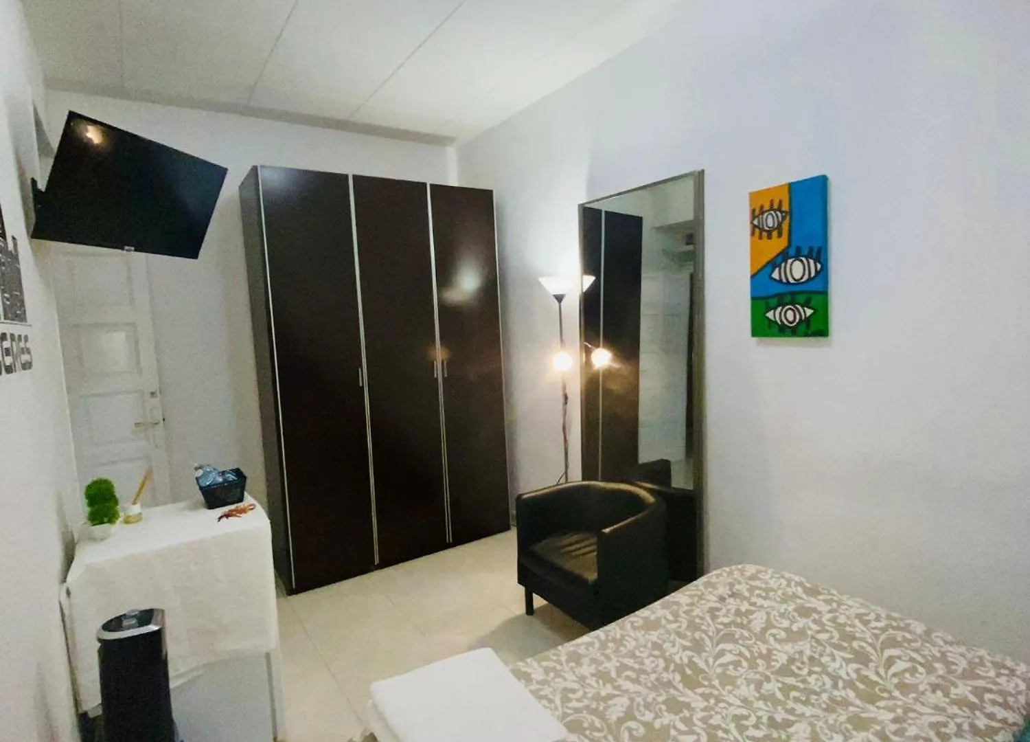 Habitacion En Centro De Barcelona Otel Konukevi